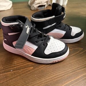 girls puma lay up mid shoes